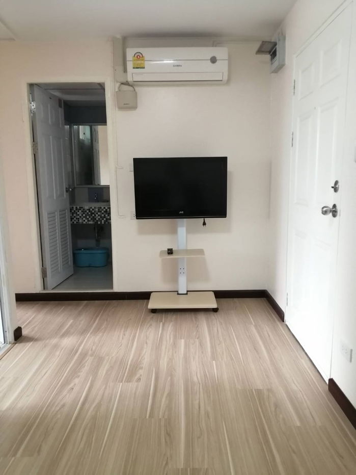 picture Condo for rent, Lumpini Center Happyland Phase 1-4 (1 bedroom), 2nd floor, Building E2, located on Happyland Road, The Mall Bangkapi - 1/14