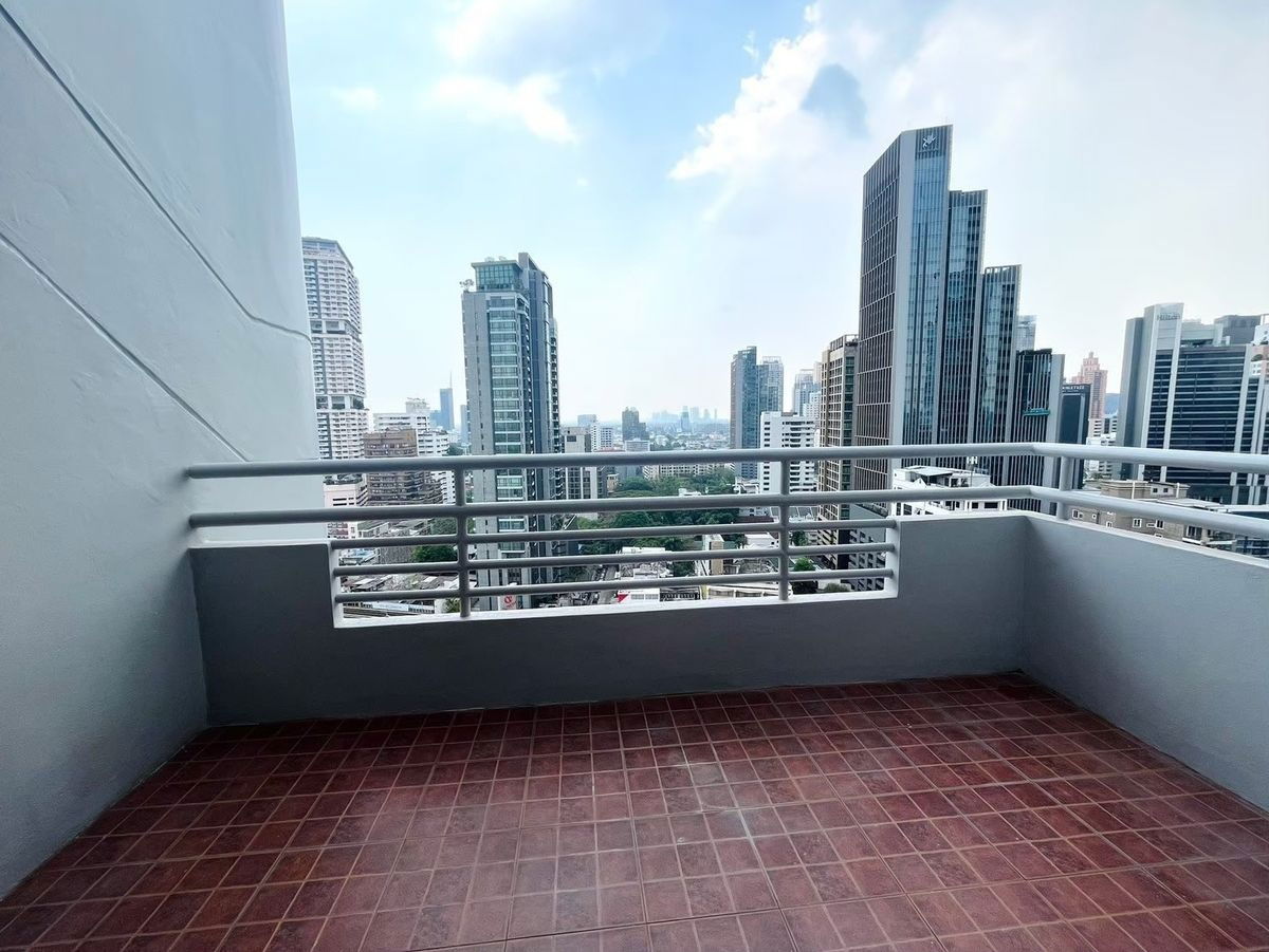 picture Corner Penthouse, South and West Facing, Acadamia Grand Tower - 27/30