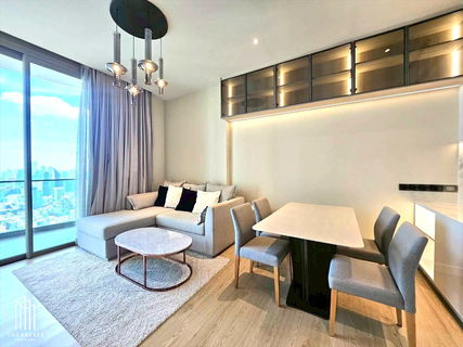 For sale Magnolias Waterfront Residences ได้ทั้งวิวแม่พระยาและวิวเมือง ครัวเปิดเชื่อมโซน Living พร้อม Master Bedroom มี Walk-in Closet และอ่างอาบน้ำ