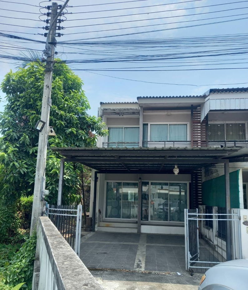 picture Two-story townhouse for rent with 3 bedrooms,2 toilets and 1 kitchen.  - 1/23