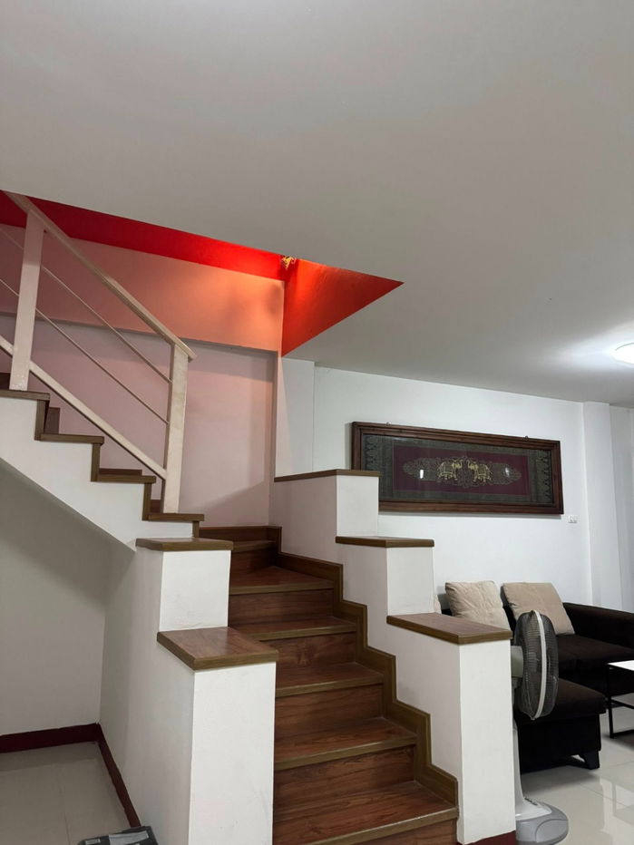 picture Two-story townhouse for rent with 3 bedrooms,2 toilets and 1 kitchen.  - 10/23