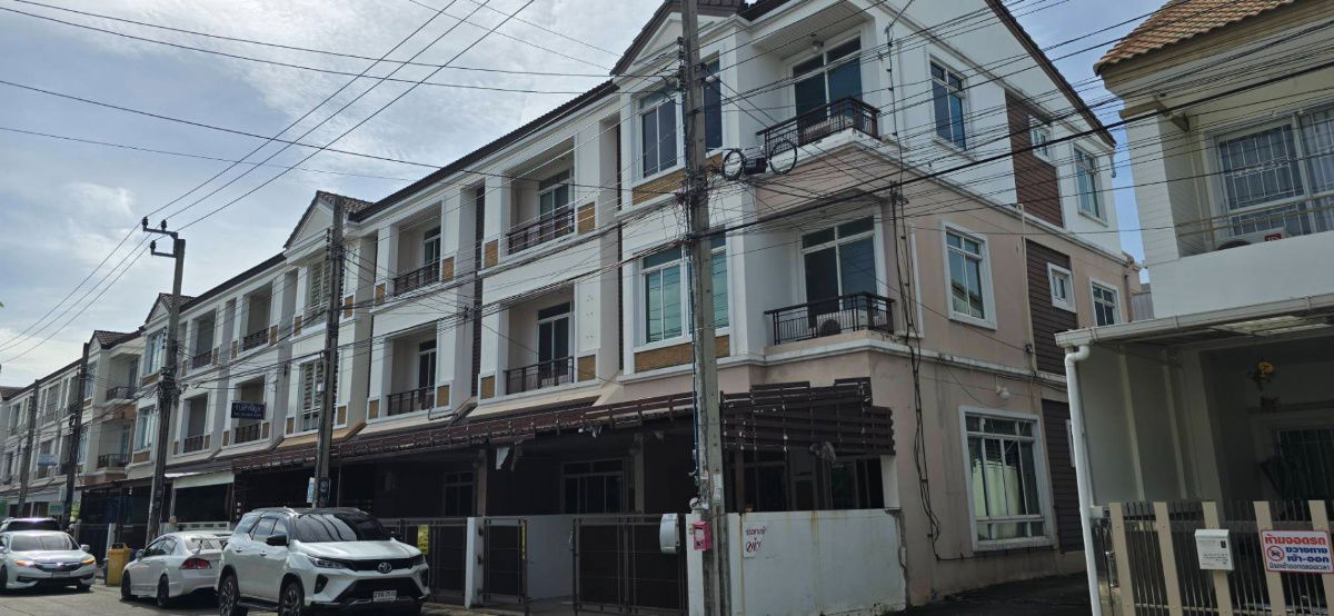 รูป ขายทาวน์โฮมส์ บ้านสวนนวิน วัชรพล (Baan Suan Navin) สุขาภิบาล5ซอย73 3 ชั้น 4 ห้องนอน 3 ห้องน้ำ พื้นที่ 22.7 ตารางวา ราคา 3.2 ล้าน - รูปที่ 1/18