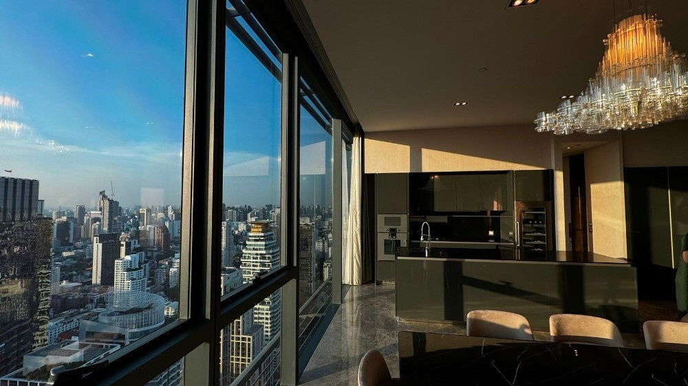 รูป  ♦ Prime Location ♦ ชั้น 40+ | 3 ห้องนอน 4 ห้องน้ำ ขนาด 296.26 ตร.ม. | ใกล้ BTS พร้อมพงษ์ 110 ม., เอ็มควอเทียร์ 260 ม., เอ็มโพเรียม 260 ม. - รูปที่ 19/20