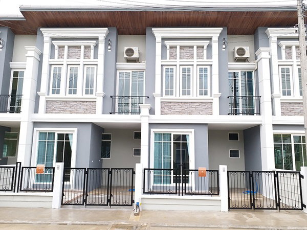 ทาวน์โฮมให้เช่า : ให้เช่าทาวน์โฮมสองชั้น มี 4 ห้องนอน 2 ห้องน้ำ 1 ห้องครัว จอดรถได้ 1 คัน