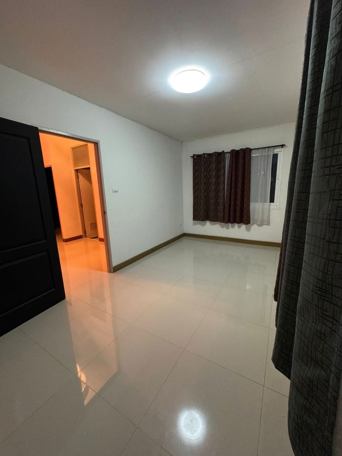 picture Two-story townhouse for rent with 3 bedrooms,2 toilets and 1 kitchen.  - 17/23