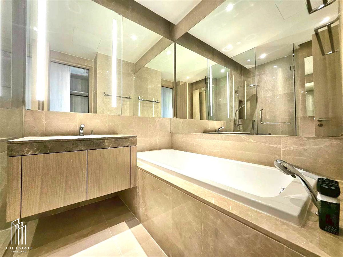 picture For sale Magnolias Waterfront Residences offers both Mae Phraya River and city views. The open kitchen connects to the living area, - 11/18