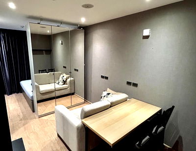 Condos for sale : Condo for sale: The Matt Sathorn - Thapra 1, very beautiful and new room, near BTS Talat Phlu, owner selling it himself.