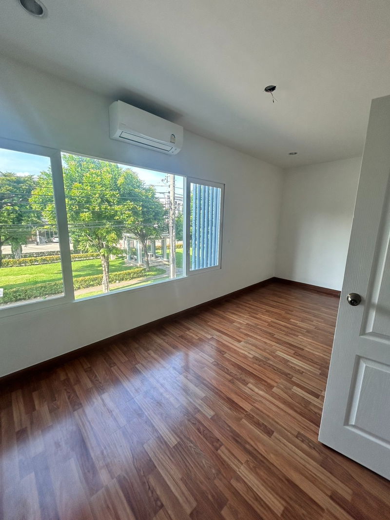 ทาวน์โฮมให้เช่า : ให้เช่าทาวน์เฮ้าส์ ดิ เอ็กซ์คลูซีฟ พัฒนาการ 44 3 ชั้น 3 ห้องนอน 