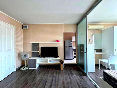 Condos for rent 700 Year Sports Arena Chiang Mai : 🔥 Room for RENT! at D Vieng Santitham Condominium  in Santitham area - near to Nimman, 7-11, University, Supermarke, Cafe, Hospital and etc.