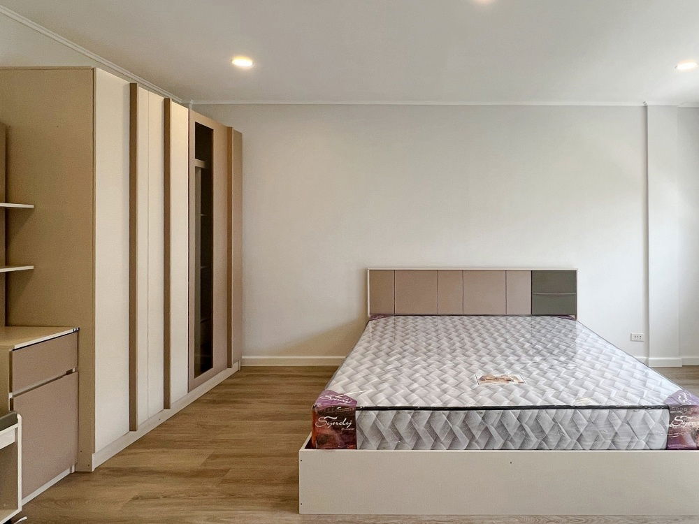 รูป TA8454📲LineID @556ryccg🏡ทาวน์โฮม 4ชั้น 260ตรม 5 ห้องนอน 2 ที่จอดรถ รีโนเวทใหม่ พร้อมเฟอร์นิเจอร์ ปรีดี35 สุขุมวิท71 ใกล้เอกมัย12 - รูปที่ 8/10