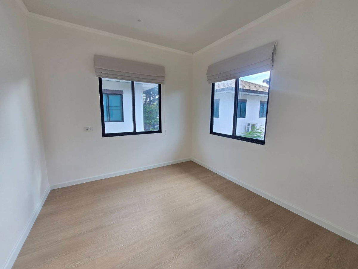 รูป  บ้านแฝดสไตล์บ้านเดี่ยว หลังใหญ่ หมู่บ้าน ฟ้าปิยรมย์  เฟส 11 เนสโต้ ซ.20 ลำลูกกาคลอง 6 ปทุมธานี ตกแต่งรีโนเวทใหม่ พร้อมเฟอร์นิเจอร์ พร้อมอยู่ - รูปที่ 27/32