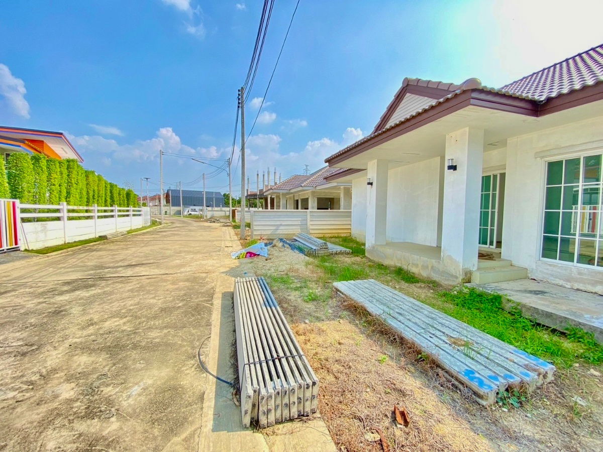 รูป ที่ดินพร้อมสิ่งปลูกสร้าง หรือบ้านสั่งสร้าง - รูปที่ 1/6