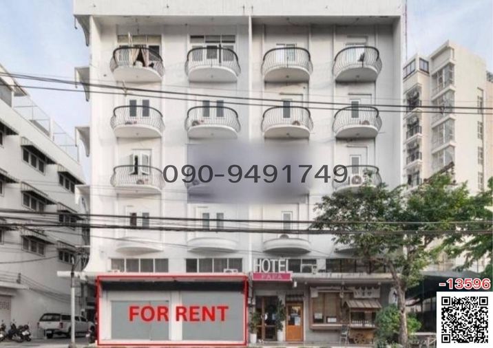 Coffee shop and restaurant for rent, on the main road, at the entrance of Soi Arun Amarin 26