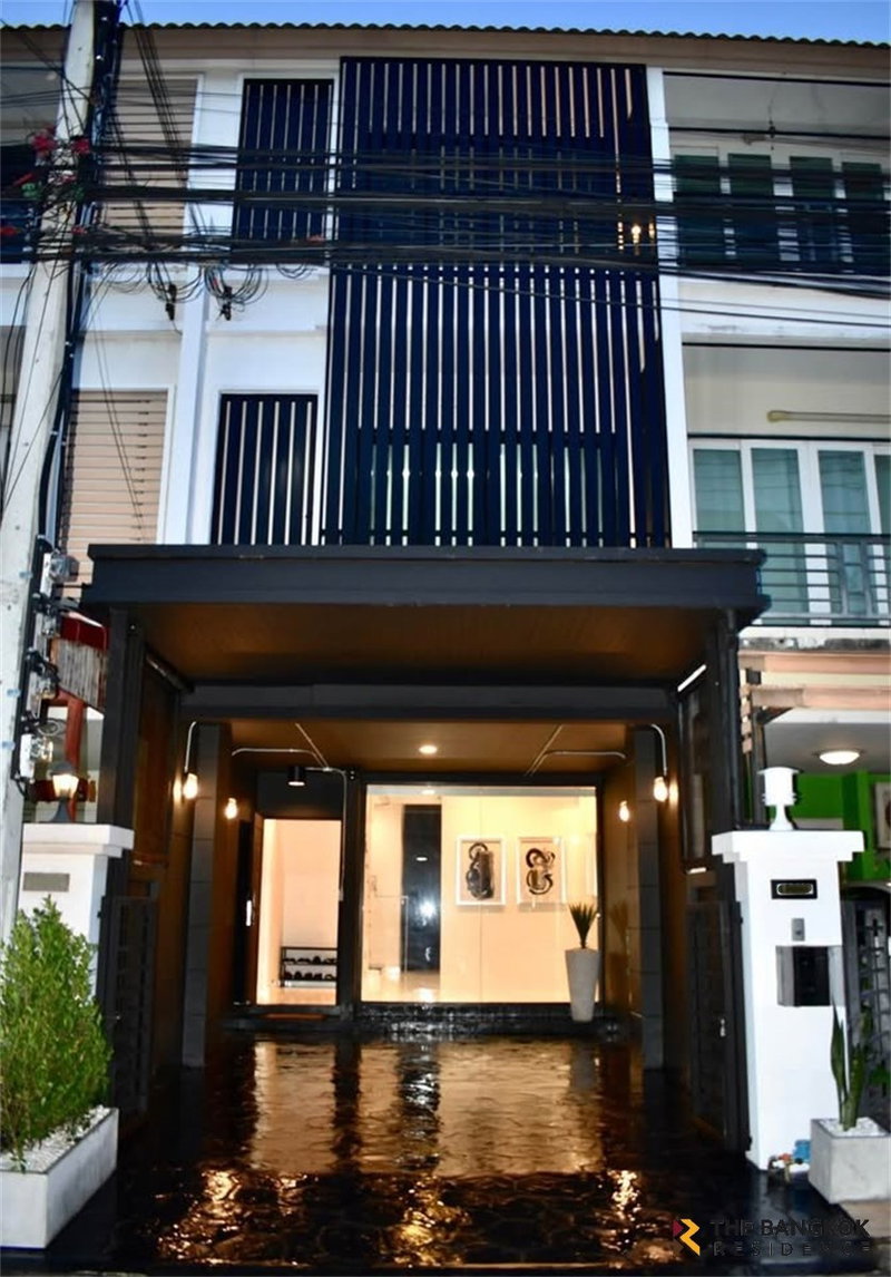 ขายทาวน์โฮม : ⚡ขายด่วน! ทาวน์โฮม 3 ชั้น Casa City สุคนธสวัสดิ์ ตกแต่งสไตล์ Modern Loft