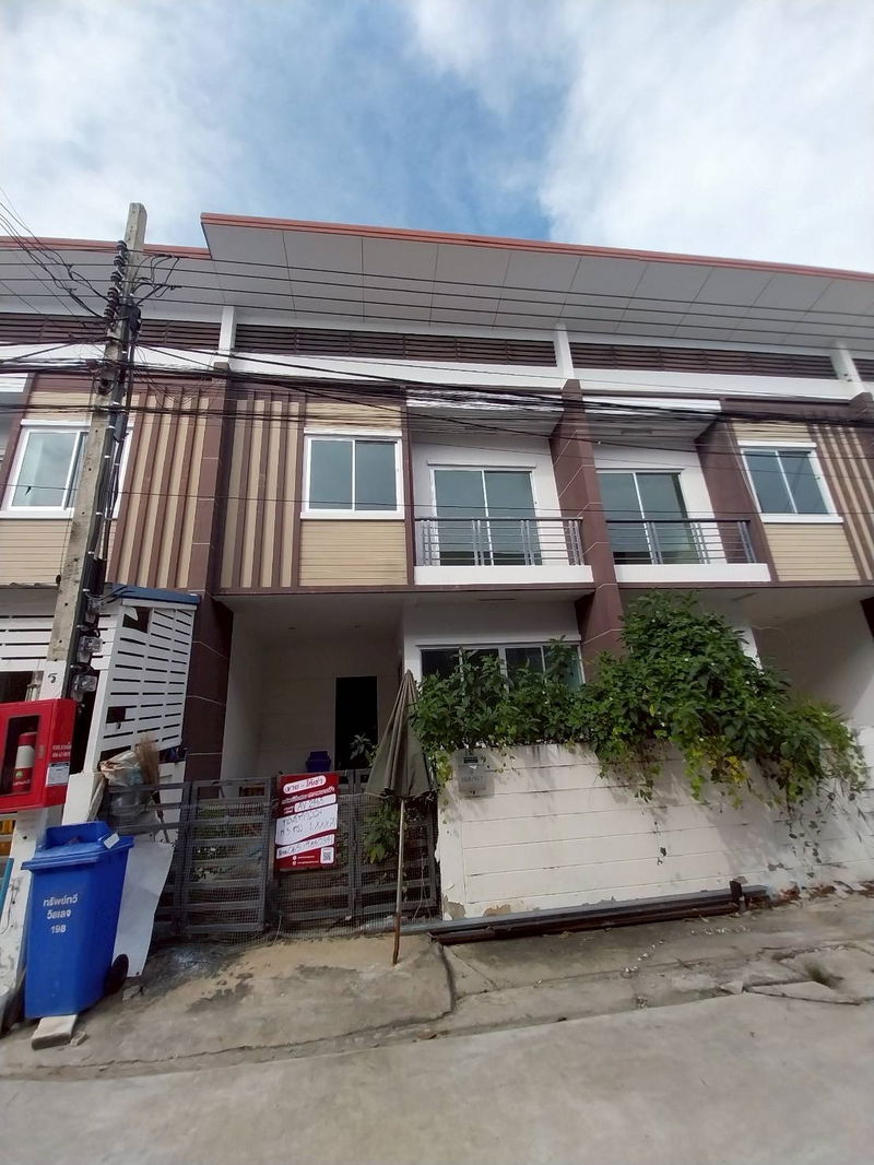 ขายทาวน์โฮม : AV 2465 : หมู่บ้านทรัพย์ทวี วิลเลจ