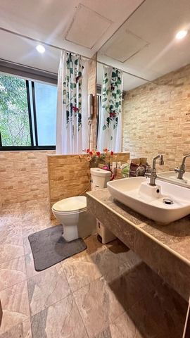 รูป ขายบ้านหรู 3 ชั้นพร้อมเฟอร์นิเจอร์สุดคุ้มค่า  ติดถนนใจกลางทำเลทองแม่ริม เชียงใหม่ - รูปที่ 11/19