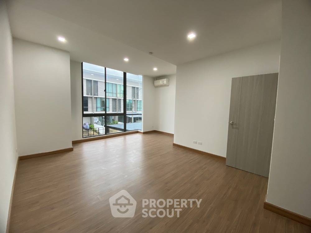 รูป ทาวน์เฮาท์ 3-ห้องนอน ใกล้ ท่าอากาศยานสุวรรณภูมิ (ID 1420224) - รูปที่ 6/10