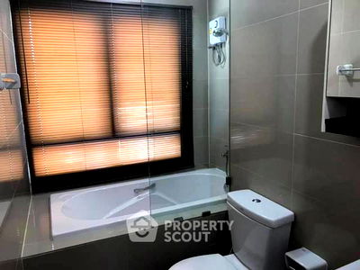 Condos for rent MRT Phahon Yothin : 2-BR Condo at Sym Vibha-Ladprao Condominium near BTS Mo Chit (ID 435682)