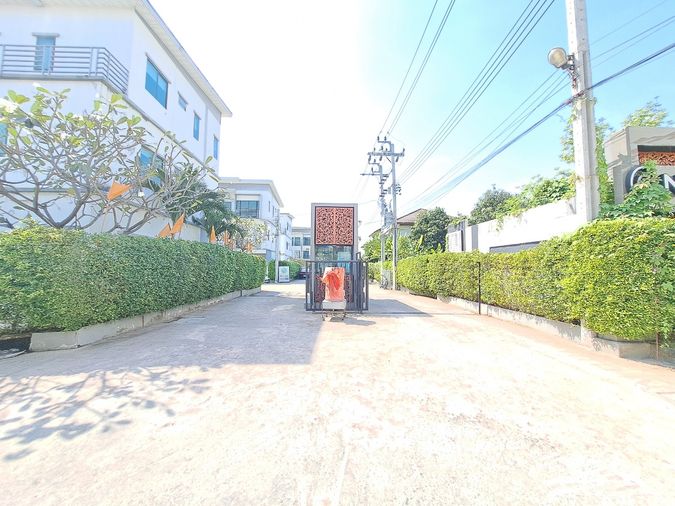 3-bed townhouse for sale, 131 sqm, 23.3 sq wah, At Nice Watcharaphon - Theparak