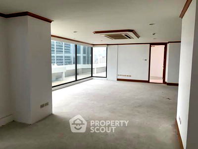 ขายคอนโด : คอนโด 3-ห้องนอน ที่ เลค อเวนิว คอนโดมิเนียม ใกล้ BTS อโศก (ID 2369078)