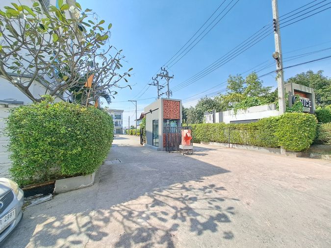 3-bed townhouse for sale, 131 sqm, 23.3 sq wah, At Nice Watcharaphon - Theparak
