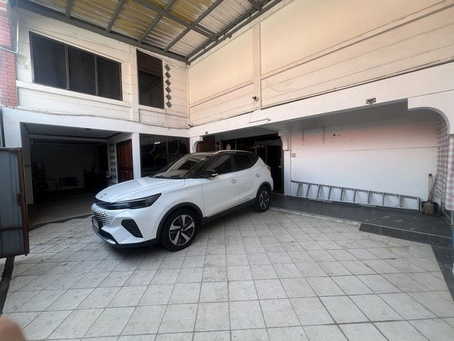 picture 3-Storey House Sukhumvit 103/1 Near BTS Punnawithi, Ready to Move In Prime Location, Ready to Move In - 2/13