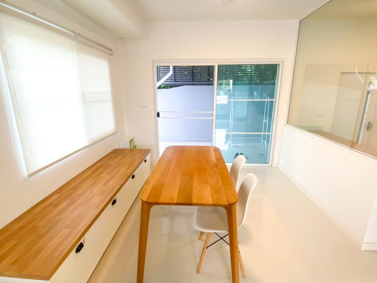 รูป ให้เช่า บ้านอินดี้ บางนา–รามคำแหง2 ทาวน์โฮม 2.5 ชั้น แปลงมุม บรรยากาศเงียบสงบ เดินทางสะดวก ใกล้เมกาบางนา เฟอร์นิเจอร์ครบ พร้อมอยู่ - รูปที่ 7/20