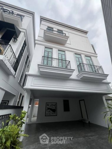 5-bed house for rent, 244 sqm, 62 sq wah, Maison Blanche Sukhumvit 67