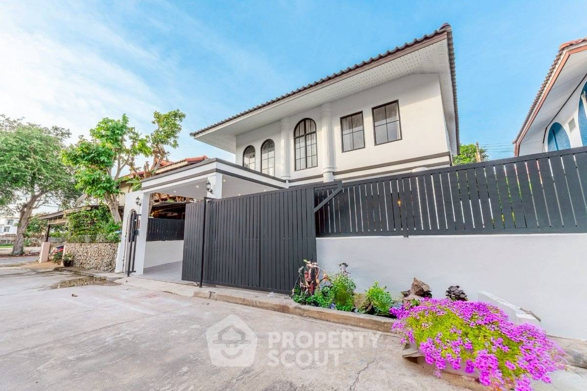 รูป วิลล่า 4-ห้องนอน ใกล้ หาดจอมเทียน (ID 2365967) - รูปที่ 1/26