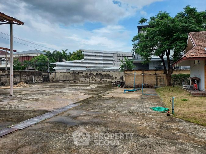Land for sale, 572 sq wah, Suan Luang