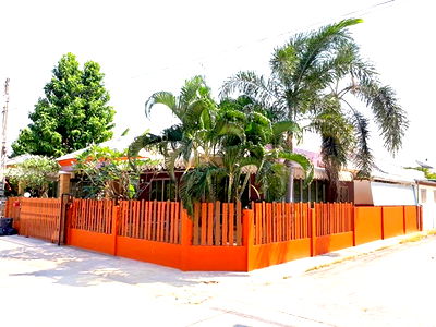 เช่าบ้านเดี่ยว นิคมที เอฟ ดี 2 : โตโยต้าบ้านโพธิ์ 2.8กม. การไฟฟ้าส่วนภูมิภาค ฉะเชิงเทรา ให้เช่าบ้านเดี่ยว 50ตร.วา. 200ตร.ม. 3นอน 2น้ำ พร้อมเฟอร์ฯ โรบินสัน บางประกง 4.9 กม.