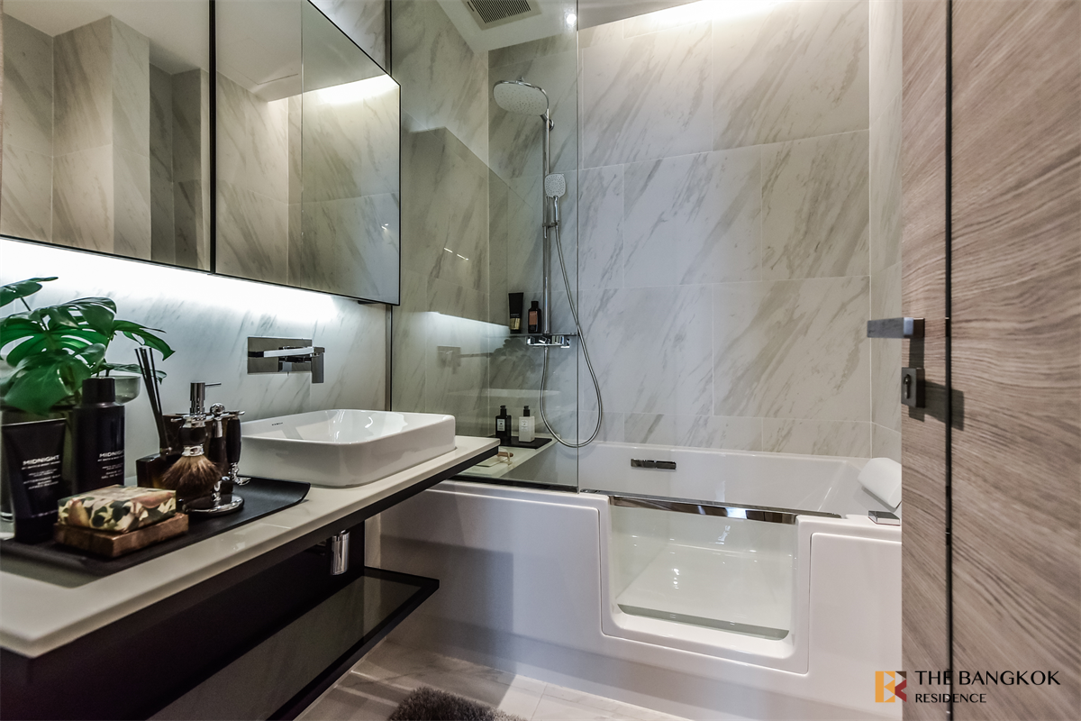 picture The Room Sukhumvit 38  Comfortable and Ready to Move-in - 1/10