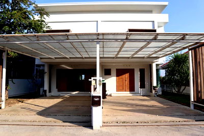 บ้านแฝดให้เช่า : ให้เช่าบ้านแฝดสองชั้น  2ห้องนอน  3ห้องน้ำ  1ห้องรับแขก  1ห้องครัว 