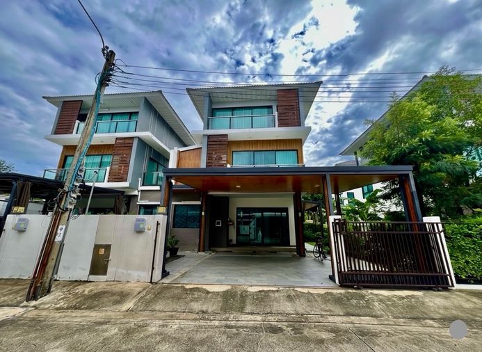 ขายบ้านเดี่ยว 3 ห้องนอน 243 ตร.ม. 51.2 ตร.ว. ศุภาลัย เอสเซ้นส์ ลาดพร้าว