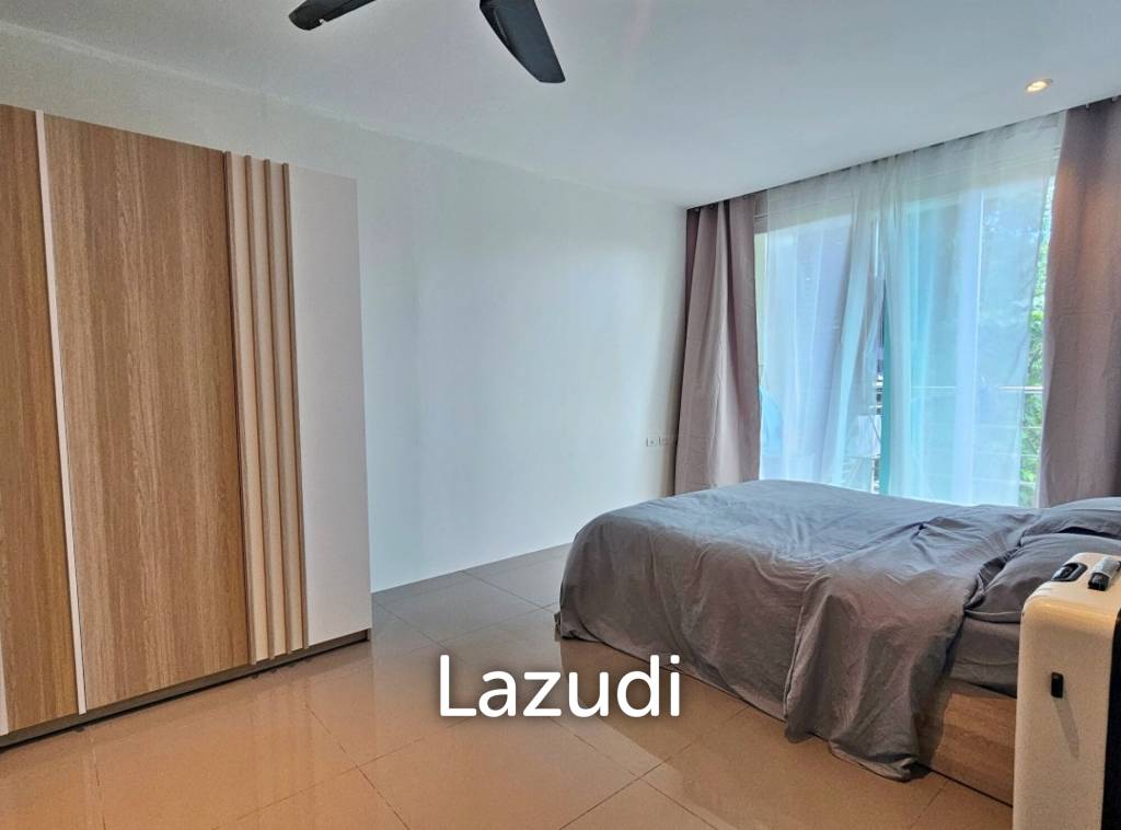 Spacious Foreign Freehold 2-Bedroom Condo for Sale with Golf Course View in Kathu - image 3