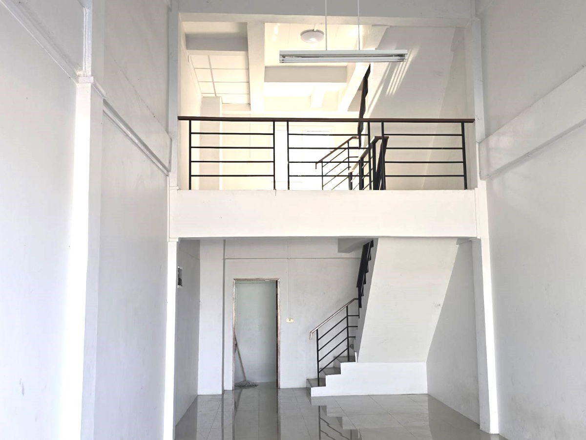 รูป ขายด่วน อาคารพาณิชย์/สำนักงาน 3 ชั้นครึ่ง สามชุก สุพรรณบุรี ราคาถูกมาก ติดถนนใหญ่ - รูปที่ 2/7