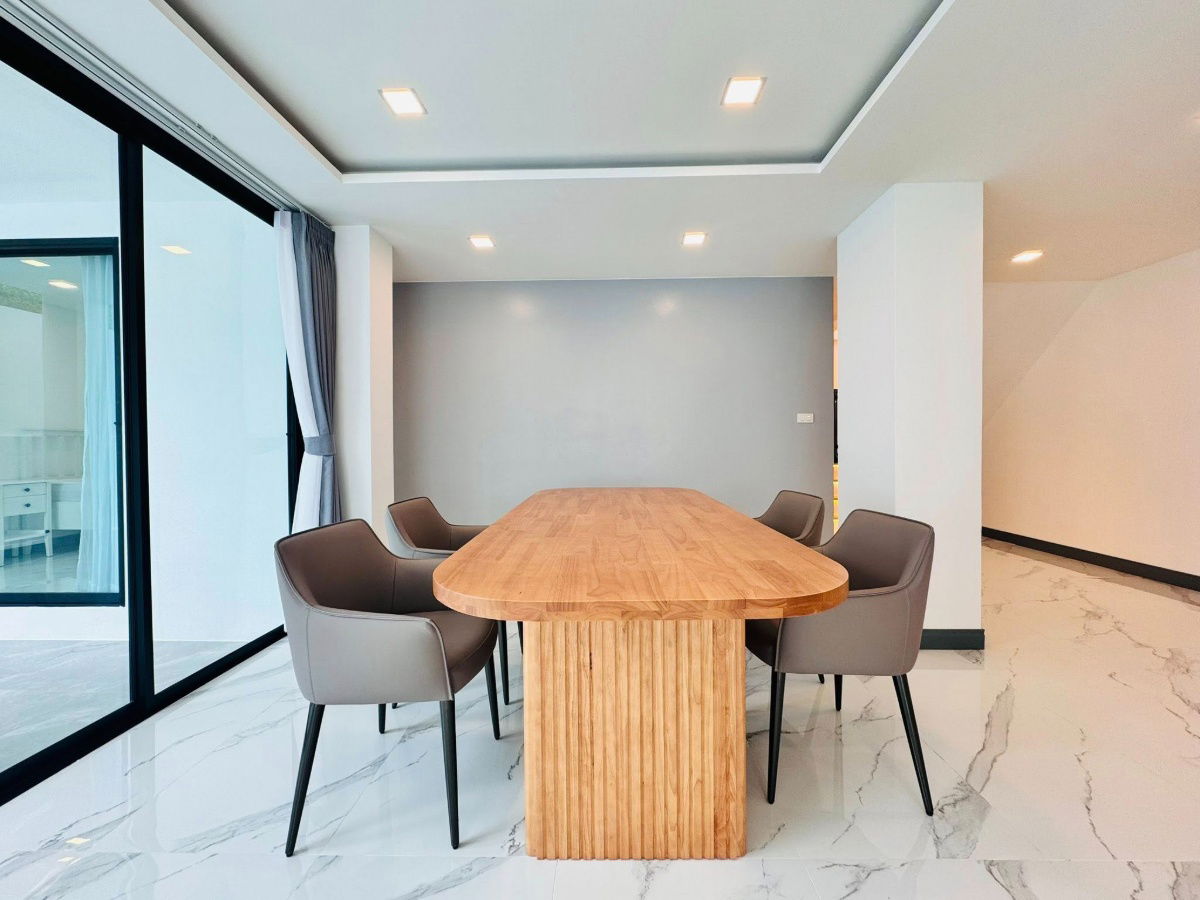 picture Seafront pool villa style modern Jomtien Beach  - 33/34