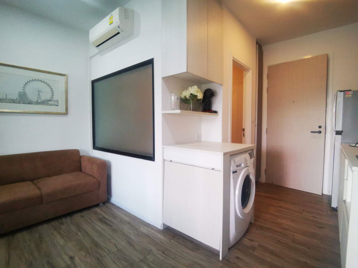 picture For Rent: Knightsbridge The Ocean Sriracha - 9/14