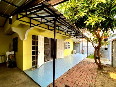 Twin houses for rent Save one Go Srisamarn : House for rent ( located in DonMuang )