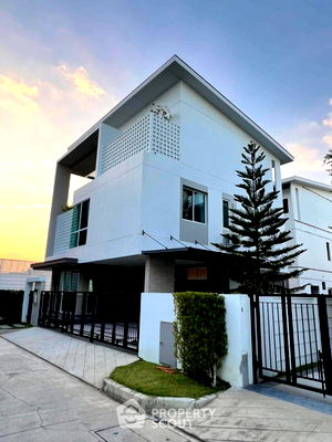 Houses for rent ม.นานาชาติแสตมฟอร์ด : 4-BR House at Nirvana ABSOLUTE Krungthep Kreetha in Saphan Sung (ID 1995648)
