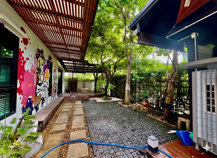 3-bed townhouse for sale, 160 sqm, 47 sq wah, Supalai Essence Ladprao