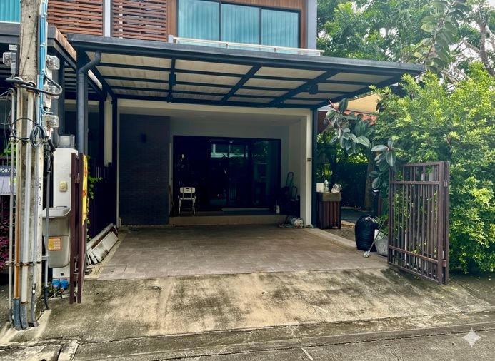 3-bed townhouse for sale, 160 sqm, 47 sq wah, Supalai Essence Ladprao