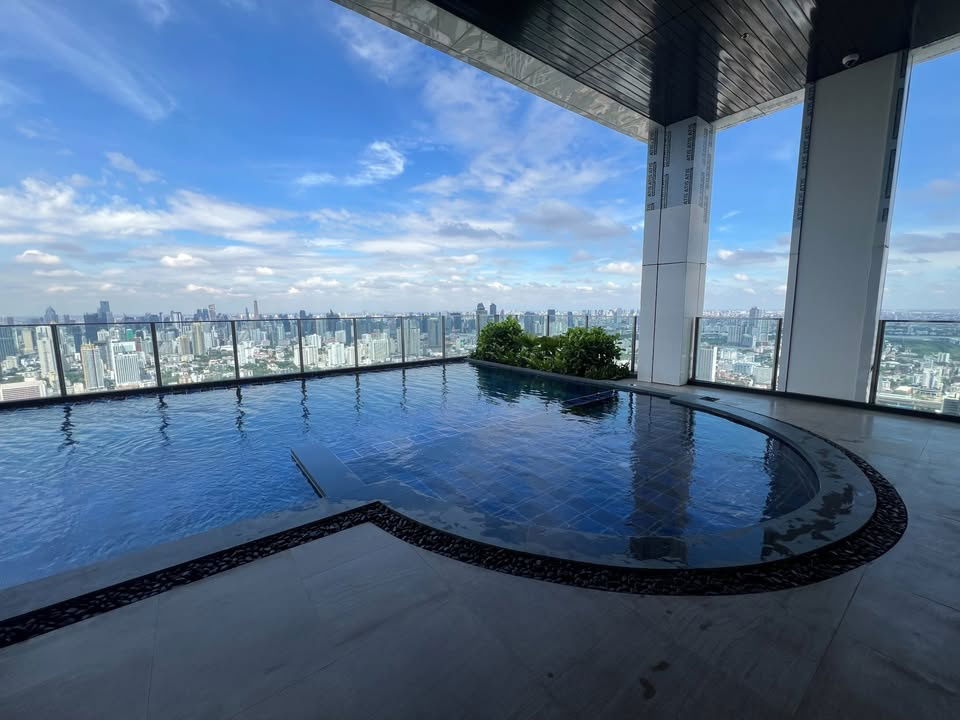 picture  For Rent: Noble Form Thonglor Luxury 2-bedroom condo on a high floor with full facilities Property Code:RS2790 - 29/33