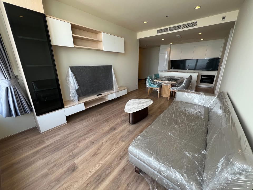 picture  For Rent: Noble Form Thonglor Luxury 2-bedroom condo on a high floor with full facilities Property Code:RS2790 - 3/33