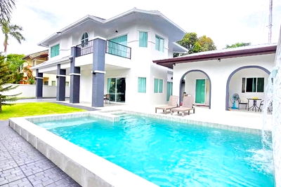 บ้านเดี่ยว ชลบุรี : บ้านพูลวิลล่า 2 ชั้นในโครงการสำหรับขาย