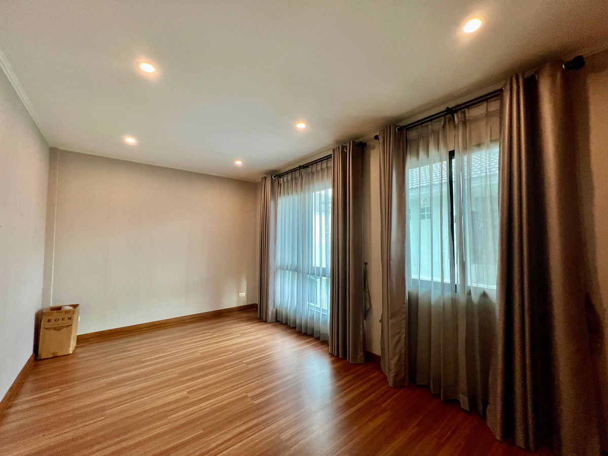 picture For Sale: 3-Storey Townhome at Supalai Essence Ladprao Large Corner Lot Living | Built-in Interior | Green Surroundings | Near MRT Yellow Line  - 22/31