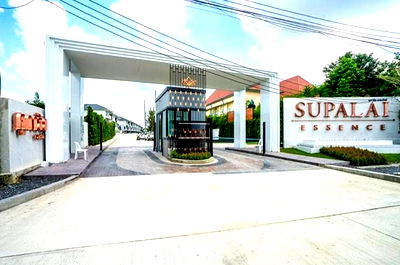 บ้านเดี่ยว วิทยาลัยนานาชาติราฟเฟิลส์ : ขายบ้านเดี่ยว 3 ชั้น หลังริมติดสโมสร สระว่ายน้ำ หมู่บ้าน ศุภาลัย เอสเซ้นส์ อยู่หน้าโครงการมีระบบความปลอดภัย 24 ชม. CCTV ทุกมุมของโครงการ