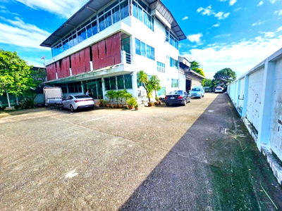 Factory for rent Bangkok : on RatUthit Rd 62-72 20Parking building for rent warehouse with 4Buildings MRT Suwinthawong 6.4km an