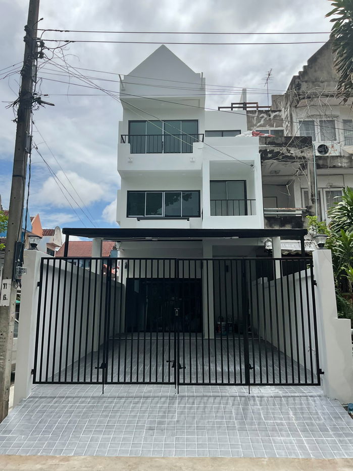 รูป ขายทาวน์เฮ้าส์ 3 ชั้น (หลังมุม) หมู่บ้านเศรษฐีวิลล์ บางแค ซอยกาญจนาภิเษก 8, 4 ห้องนอน 4 ห้องน้ำ ขนาด 27 ตารางวา ตกแต่งใหม่พร้อมอยู่ - รูปที่ 1/14