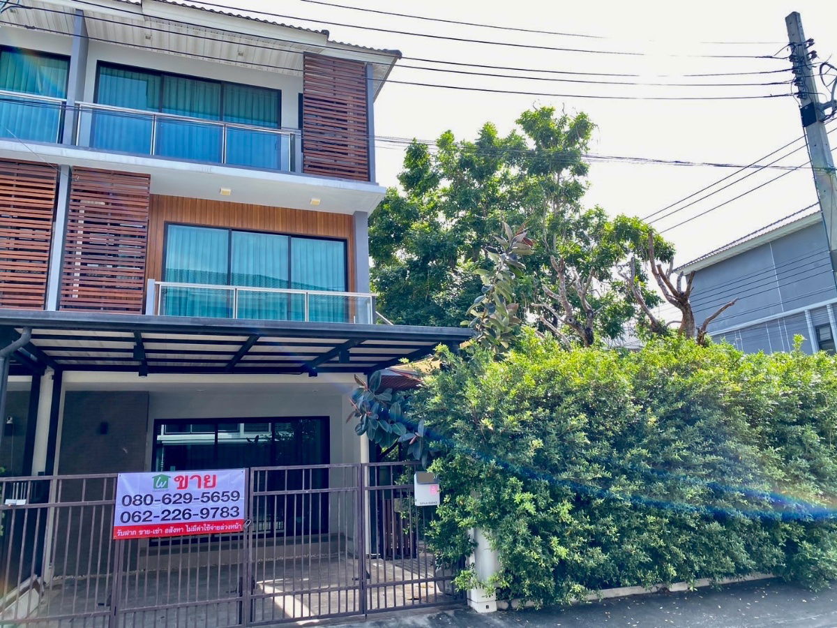 picture For Sale: 3-Storey Townhome at Supalai Essence Ladprao Large Corner Lot Living | Built-in Interior | Green Surroundings | Near MRT Yellow Line  - 2/31